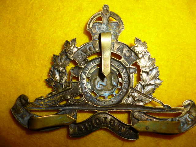 17-13, 13th Field Artillery Brigade Ammunition Column Cap Badge